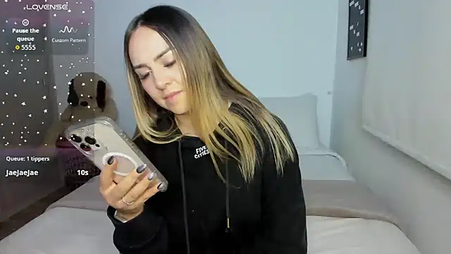 sophi mooreno online show from 04-28-26, 02:27