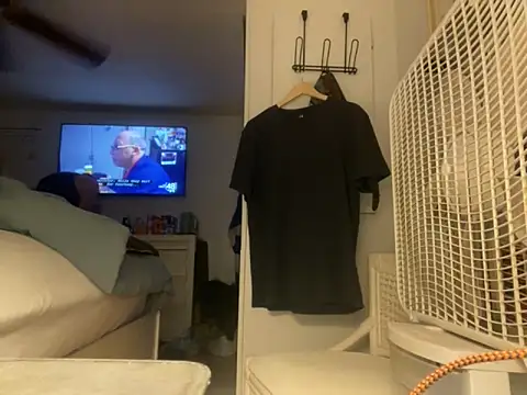 Dval1993 online show from 10-20-25, 02:34