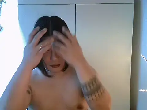 StrawberryWine07 online show from 02-09-25, 06:54