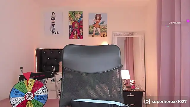 Snapshot of superheroxx chatting on 09-10-25, 12:54 superheroxx online show from 09-10-25, 12:54