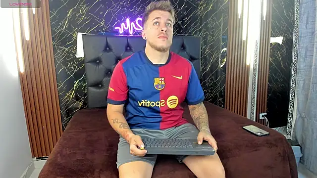 keane lee online show from 10-21-25, 01:12