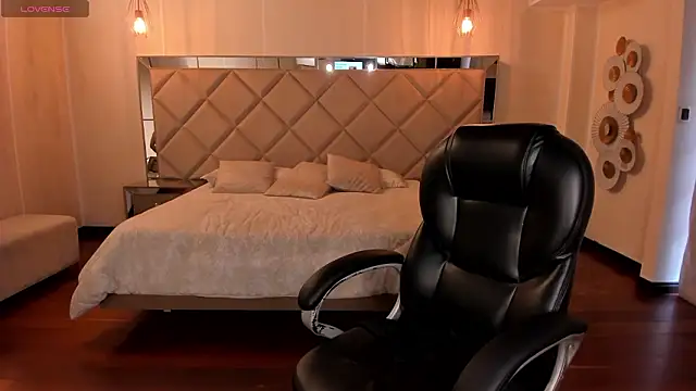 Snapshot of MaryLewis_ chatting on 02-15-26, 12:47 MaryLewis online show from 02-15-26, 12:47