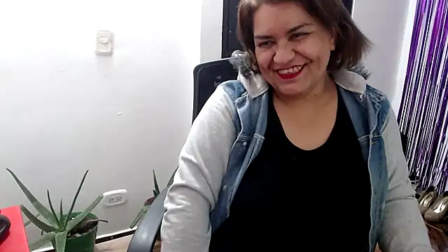 Snapshot of NAILAH_SANZ chatting on 01-04-25, 02:03 NAILAH SANZ online show from 01-04-25, 02:03