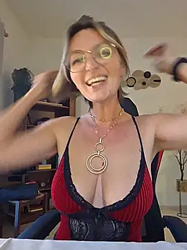 MissMialicious online show from 05-14-26, 04:25
