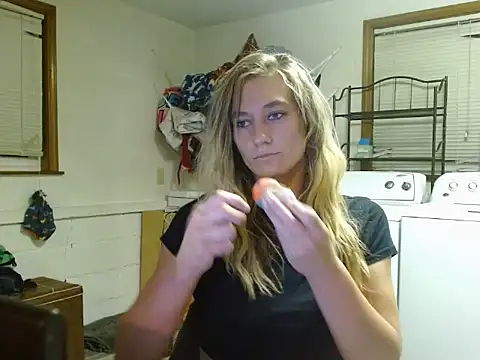 Snapshot of missymilf chatting on 10-09-25, 03:15 missymilf online show from 10-09-25, 03:15