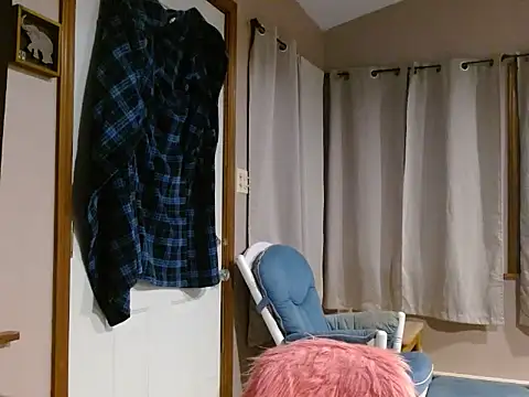 Snapshot of missymilf chatting on 11-27-25, 02:13 missymilf online show from 11-27-25, 02:13