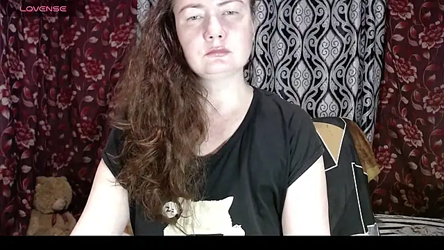 Snapshot of EmilyDoth chatting on 10-11-25, 01:31 EmilyDoth online show from 10-11-25, 01:31