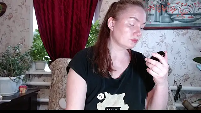 Snapshot of EmilyDoth chatting on 05-05-26, 07:16 EmilyDoth online show from 05-05-26, 07:16