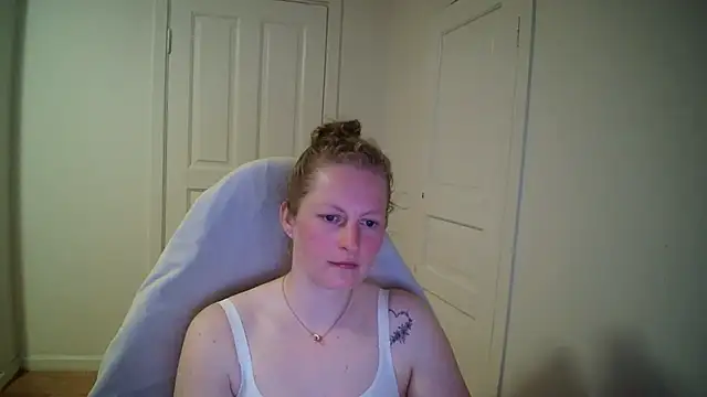 Girlnina-1995 online show from 04-21-26, 06:12