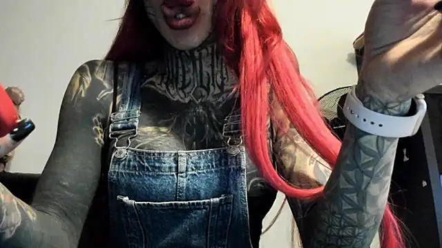 Snapshot of tamarapervert chatting on 02-15-25, 08:43 tamarapervert online show from 02-15-25, 08:43