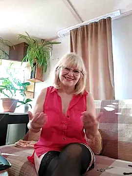 Snapshot of IrmaRose chatting on 12-17-25, 06:19 IrmaRose online show from 12-17-25, 06:19