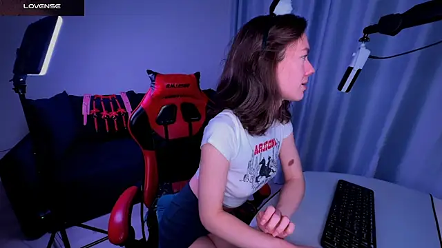 Snapshot of DivineBite chatting on 02-12-25, 06:51 DivineBite online show from 02-12-25, 06:51