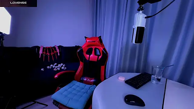 Snapshot of DivineBite chatting on 03-06-25, 07:21 DivineBite online show from 03-06-25, 07:21