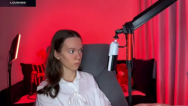 Snapshot of DivineBite chatting on 09-18-25, 03:03 DivineBite online show from 09-18-25, 03:03