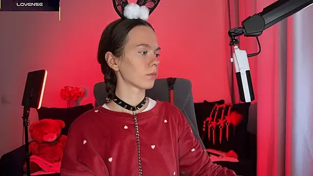 Snapshot of DivineBite chatting on 09-24-25, 02:09 DivineBite online show from 09-24-25, 02:09