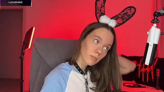 Snapshot of DivineBite chatting on 11-13-25, 03:55 DivineBite online show from 11-13-25, 03:55