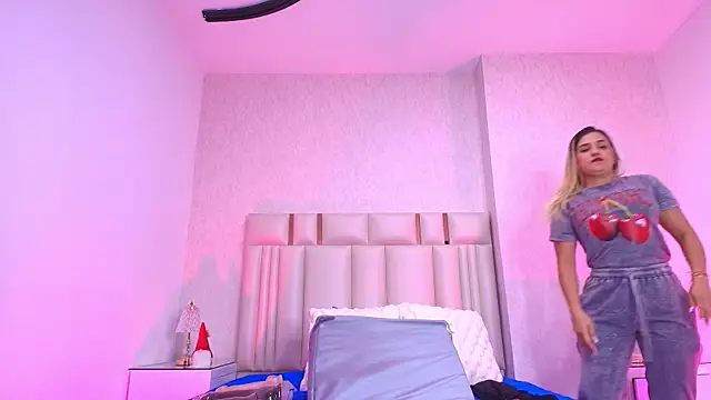 Snapshot of _carolina_fox chatting on 11-21-25, 03:16 carolina fox online show from 11-21-25, 03:16