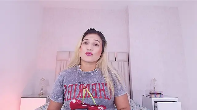  carolina fox online show from 06-18-26, 03:07