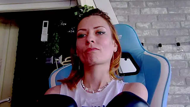 karo123421 online show from 03-09-25, 11:36
