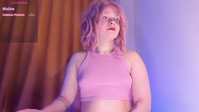 Snapshot of SueNiceeeee chatting on 02-13-26, 12:39 SueNiceeeee online show from 02-13-26, 12:39