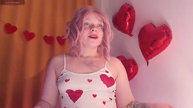 Snapshot of SueNiceeeee chatting on 02-14-26, 11:45 SueNiceeeee online show from 02-14-26, 11:45