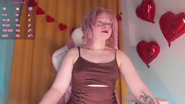 Snapshot of SueNiceeeee chatting on 02-16-26, 01:35 SueNiceeeee online show from 02-16-26, 01:35