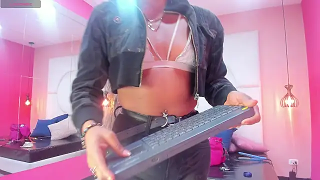 Snapshot of SilvanaCapelli chatting on 01-23-25, 11:26 SilvanaCapelli online show from 01-23-25, 11:26