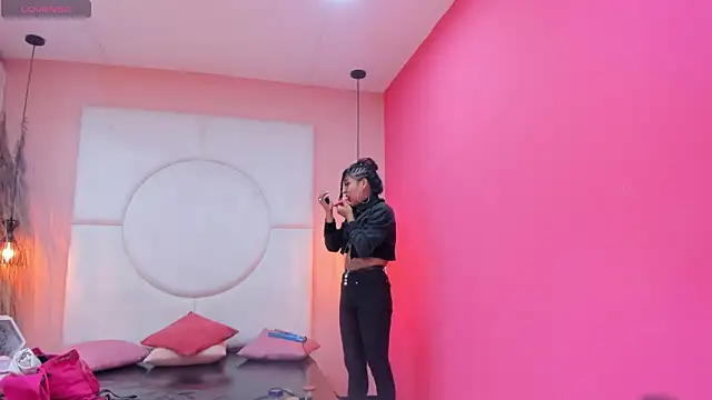 Snapshot of SilvanaCapelli chatting on 02-14-25, 10:59 SilvanaCapelli online show from 02-14-25, 10:59