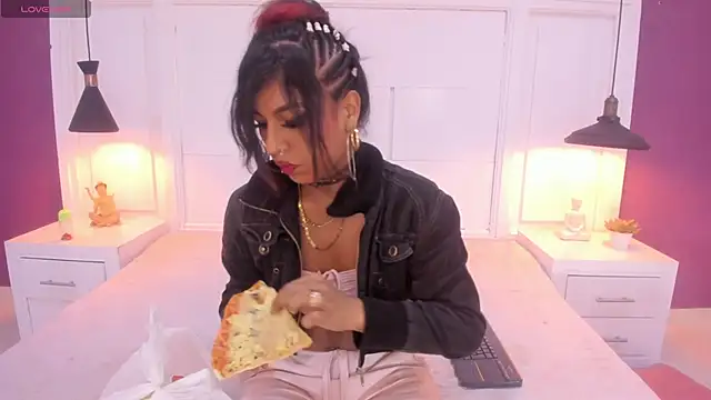 Snapshot of SilvanaCapelli chatting on 03-05-25, 11:38 SilvanaCapelli online show from 03-05-25, 11:38