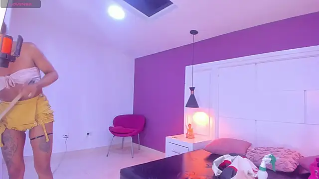 Snapshot of SilvanaCapelli chatting on 03-14-25, 11:01 SilvanaCapelli online show from 03-14-25, 11:01