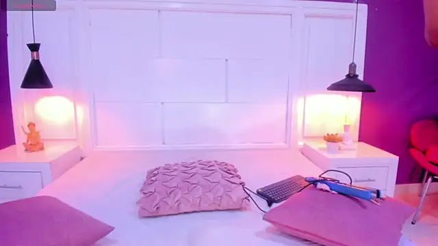 Snapshot of SilvanaCapelli chatting on 03-21-25, 11:01 SilvanaCapelli online show from 03-21-25, 11:01