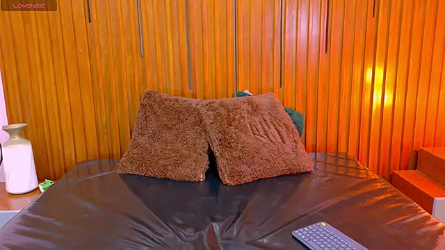 Snapshot of SilvanaCapelli chatting on 11-12-25, 08:30 SilvanaCapelli online show from 11-12-25, 08:30