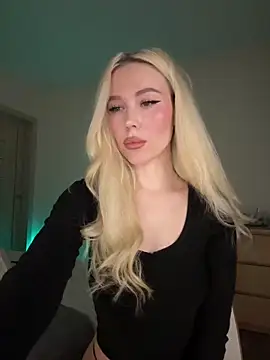 Snapshot of xDinnax chatting on 02-08-26, 03:15 xDinnax online show from 02-08-26, 03:15