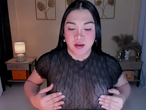 Snapshot of MaxeneCullens chatting on 12-20-25, 05:25 MaxeneCullens online show from 12-20-25, 05:25