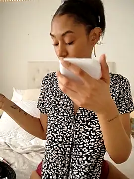 Leaberry online show from 09-23-25, 08:56