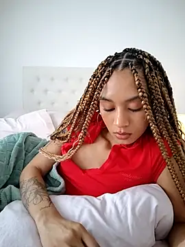 Leaberry online show from 11-14-25, 05:44