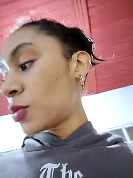 Leaberry online show from 11-29-25, 01:41