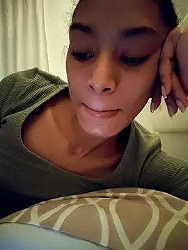 Leaberry online show from 12-05-25, 01:47