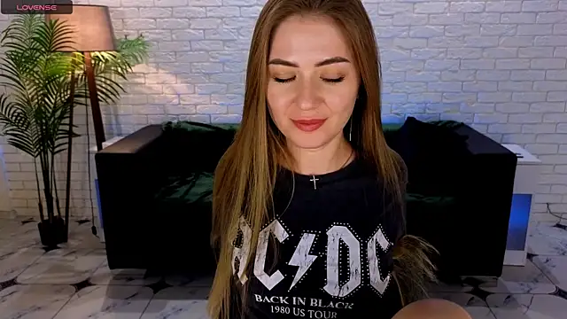 Adelyna Bird online show from 03-09-25, 11:58