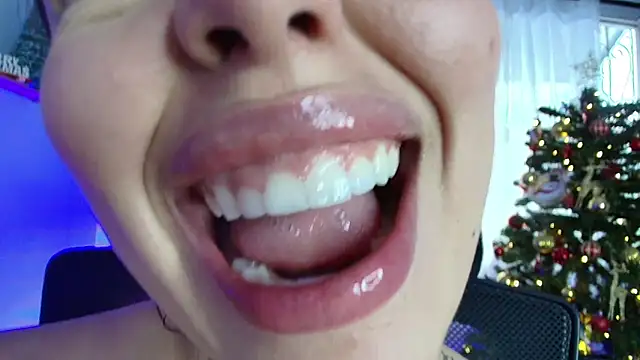 Snapshot of lisbet21x chatting on 12-18-24, 10:02 lisbet21x online show from 12-18-24, 10:02