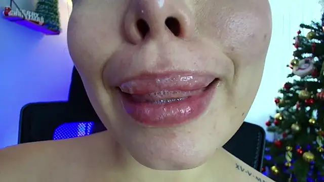 Snapshot of lisbet21x chatting on 12-28-24, 07:11 lisbet21x online show from 12-28-24, 07:11