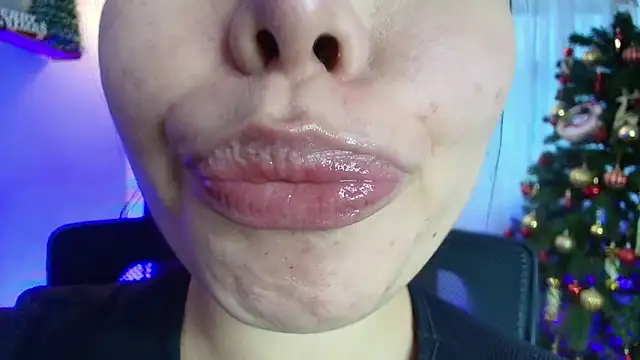 Snapshot of lisbet21x chatting on 12-28-24, 10:13 lisbet21x online show from 12-28-24, 10:13