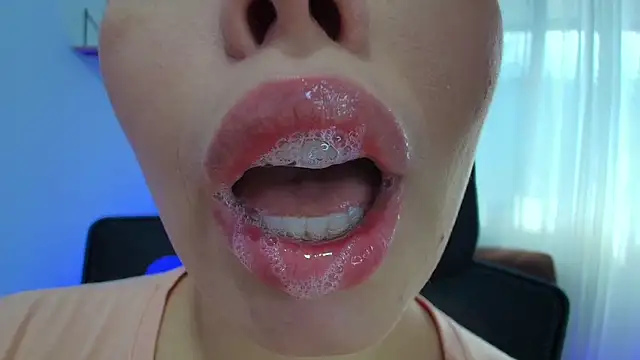 Snapshot of lisbet21x chatting on 02-08-25, 02:05 lisbet21x online show from 02-08-25, 02:05