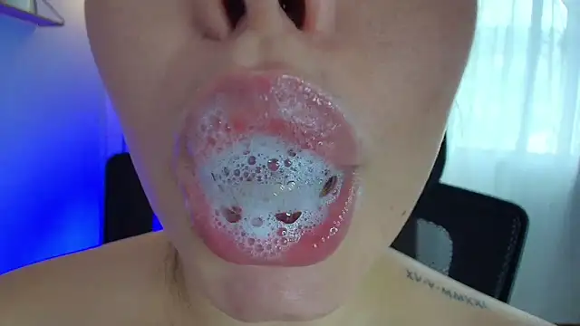 Snapshot of lisbet21x chatting on 02-24-25, 10:03 lisbet21x online show from 02-24-25, 10:03