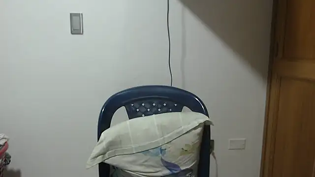 Snapshot of andreaisis2 chatting on 04-01-26, 11:46 andreaisis2 online show from 04-01-26, 11:46