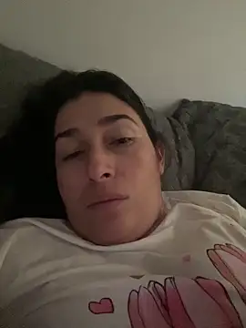 Snapshot of andreaisis2 chatting on 04-02-26, 04:15 andreaisis2 online show from 04-02-26, 04:15