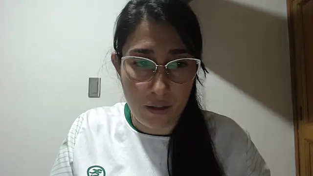 Snapshot of andreaisis2 chatting on 04-15-26, 11:16 andreaisis2 online show from 04-15-26, 11:16