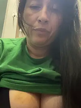 Snapshot of andreaisis2 chatting on 04-16-26, 10:56 andreaisis2 online show from 04-16-26, 10:56
