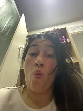 Snapshot of andreaisis2 chatting on 04-27-26, 04:49 andreaisis2 online show from 04-27-26, 04:49
