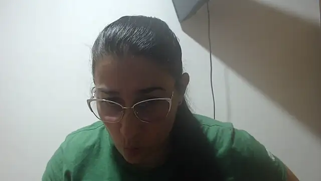 Snapshot of andreaisis2 chatting on 05-14-26, 10:27 andreaisis2 online show from 05-14-26, 10:27
